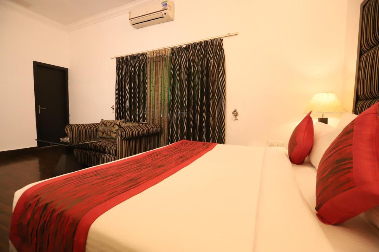 Hotel Capitol Hills - Greater Kailash Delhi Nova Deli Exterior foto