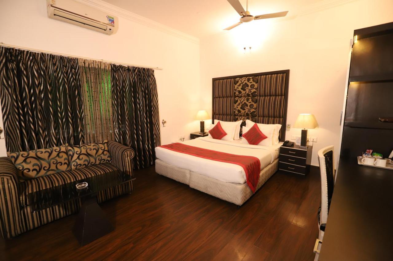 Hotel Capitol Hills - Greater Kailash Delhi Nova Deli Exterior foto