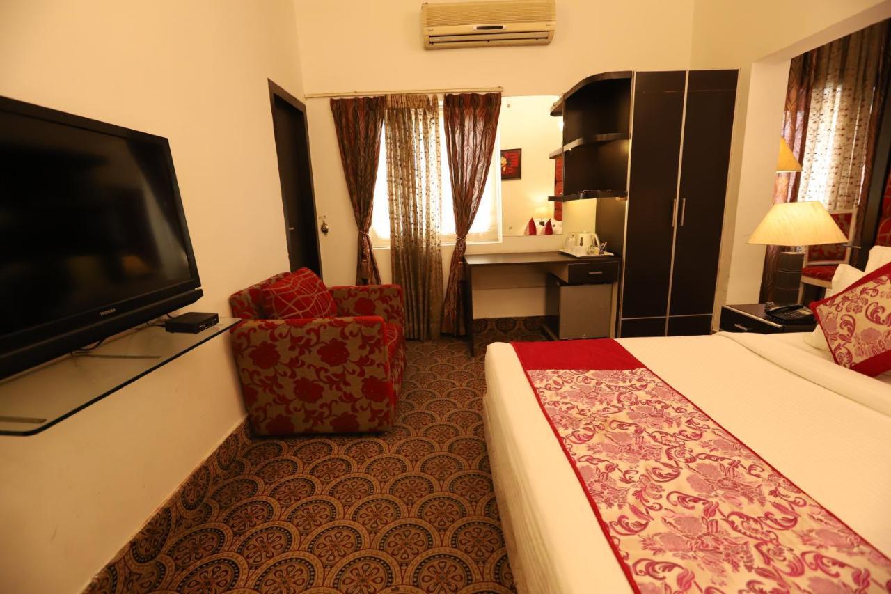 Hotel Capitol Hills - Greater Kailash Delhi Nova Deli Exterior foto