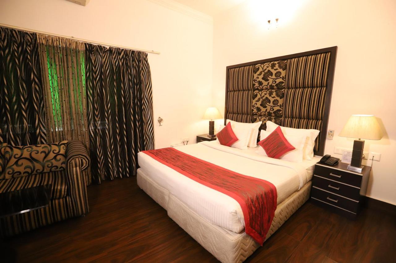 Hotel Capitol Hills - Greater Kailash Delhi Nova Deli Exterior foto