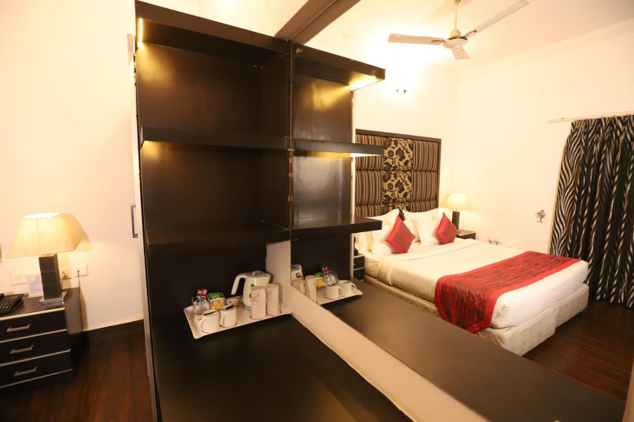 Hotel Capitol Hills - Greater Kailash Delhi Nova Deli Exterior foto