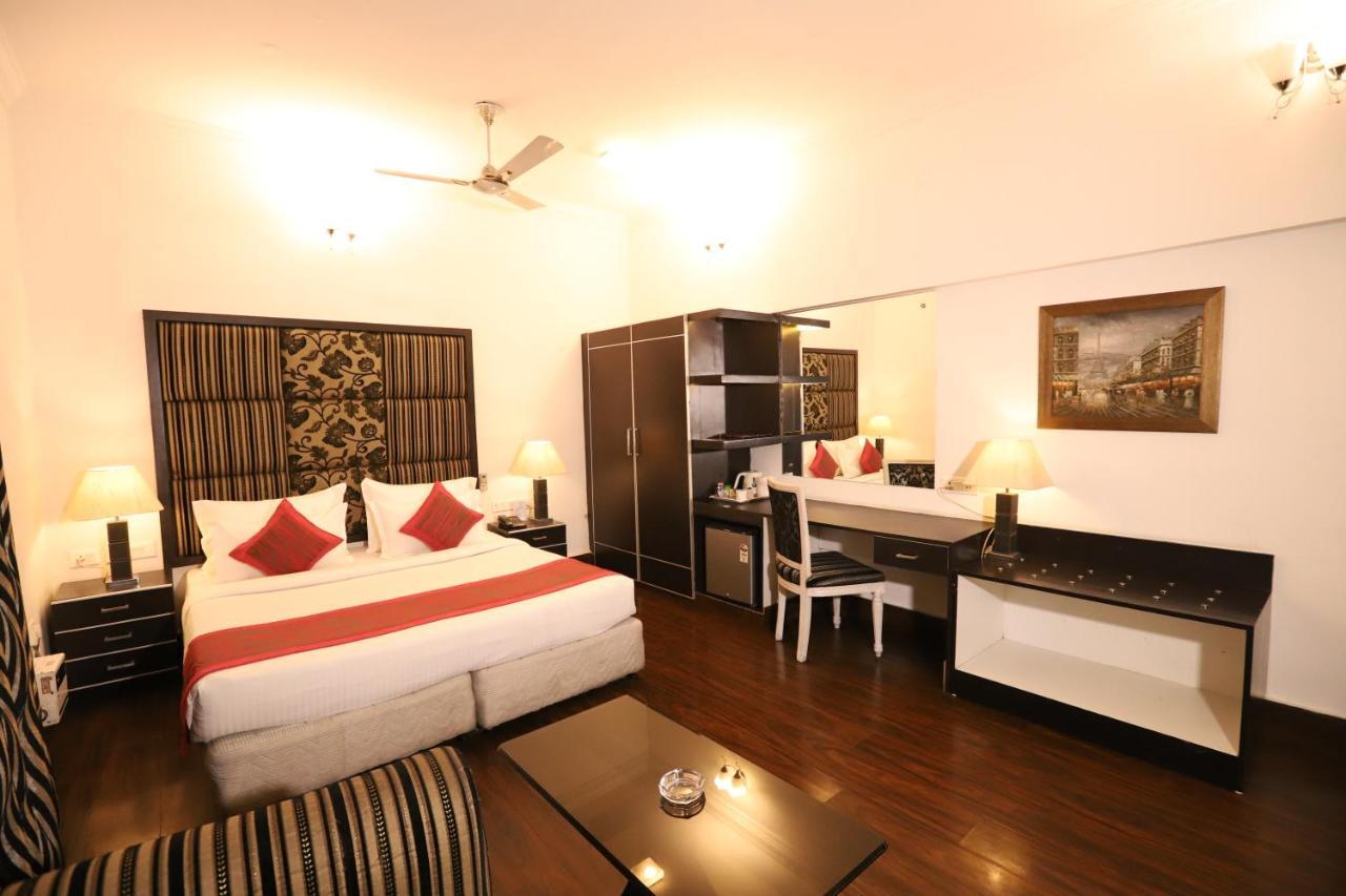 Hotel Capitol Hills - Greater Kailash Delhi Nova Deli Exterior foto