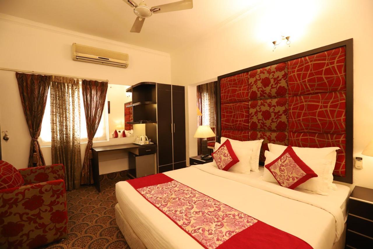 Hotel Capitol Hills - Greater Kailash Delhi Nova Deli Exterior foto
