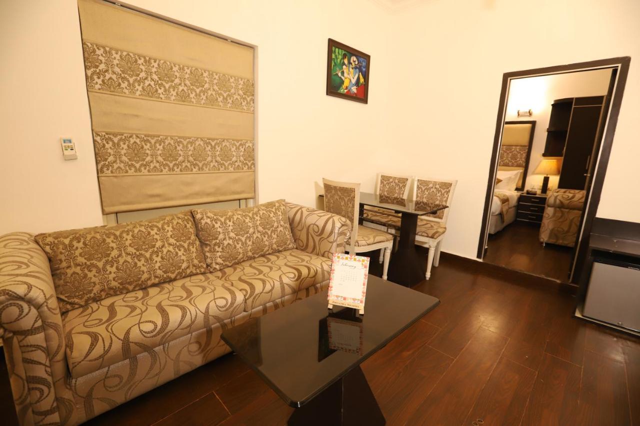 Hotel Capitol Hills - Greater Kailash Delhi Nova Deli Exterior foto