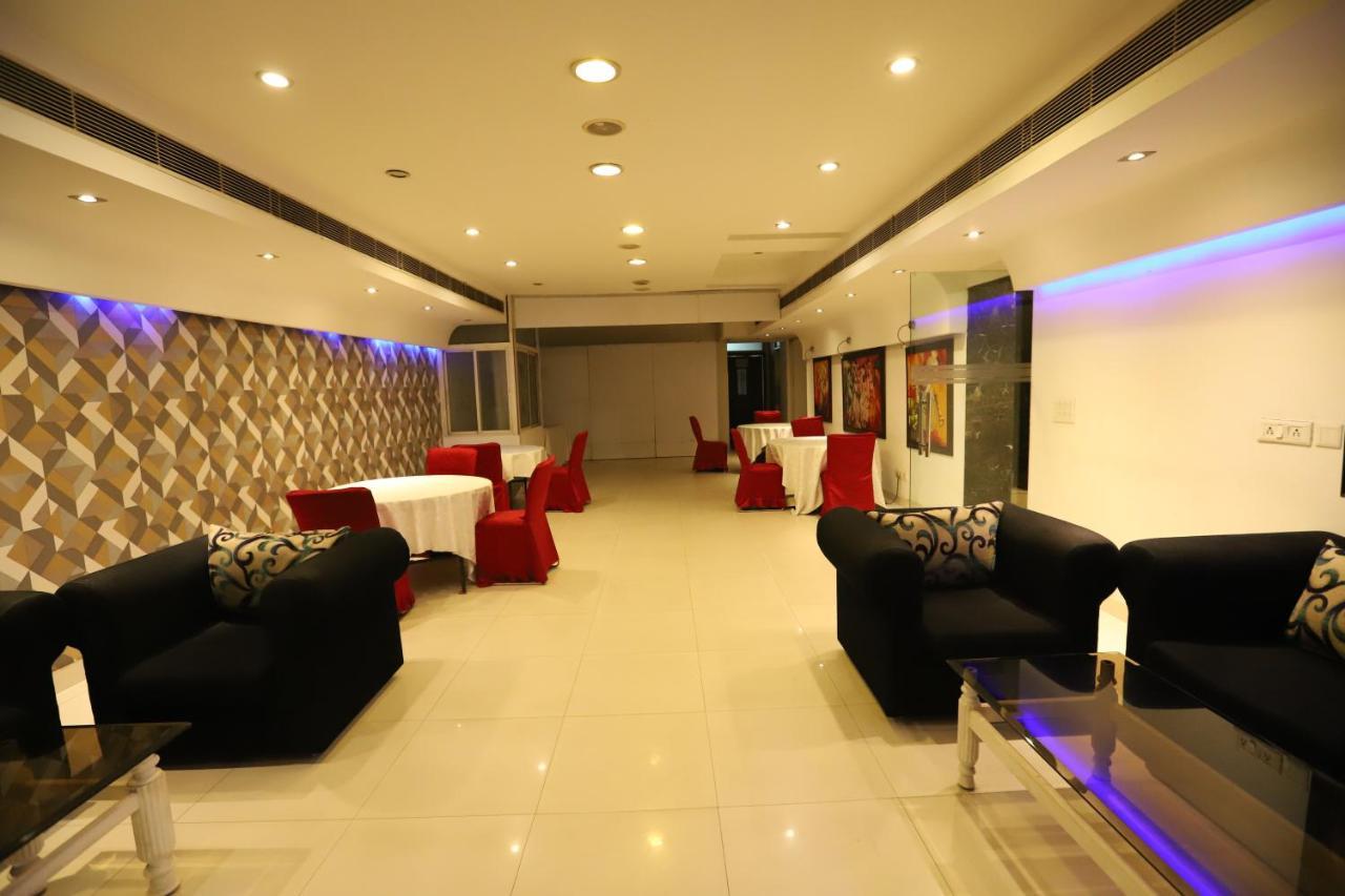 Hotel Capitol Hills - Greater Kailash Delhi Nova Deli Exterior foto